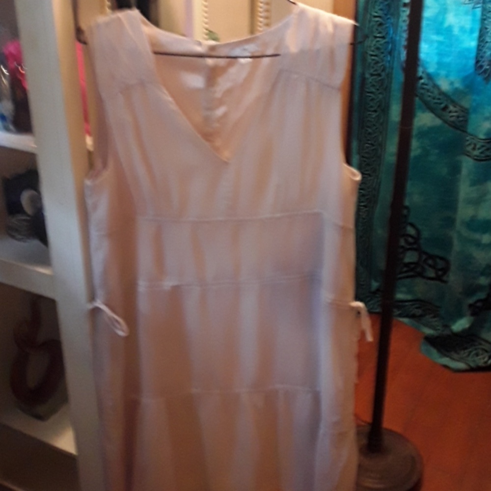 Sleeveless chiffon off-white / beige summer dress